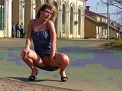Teen Flashes In A Public Square Porn Videos